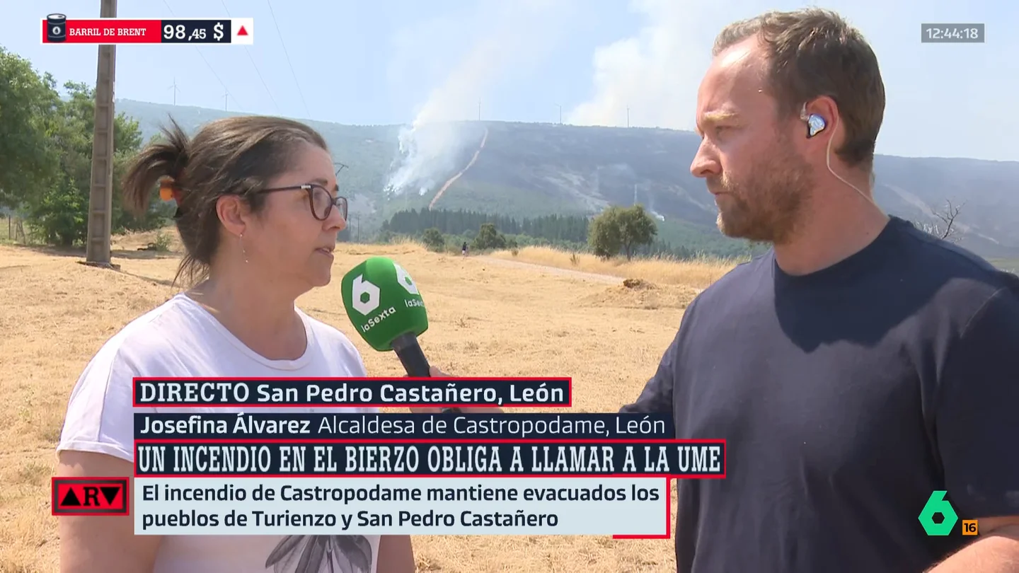 La alcaldesa de Castropodame (León), tras el incendio: "Se repite lo vivido porque los montes no están atendidos, no hay prevención" La alcaldesa de Castropodame (León), tras el incendio: "Se repite lo vivido porque los montes no están atendidos, no hay prevención"