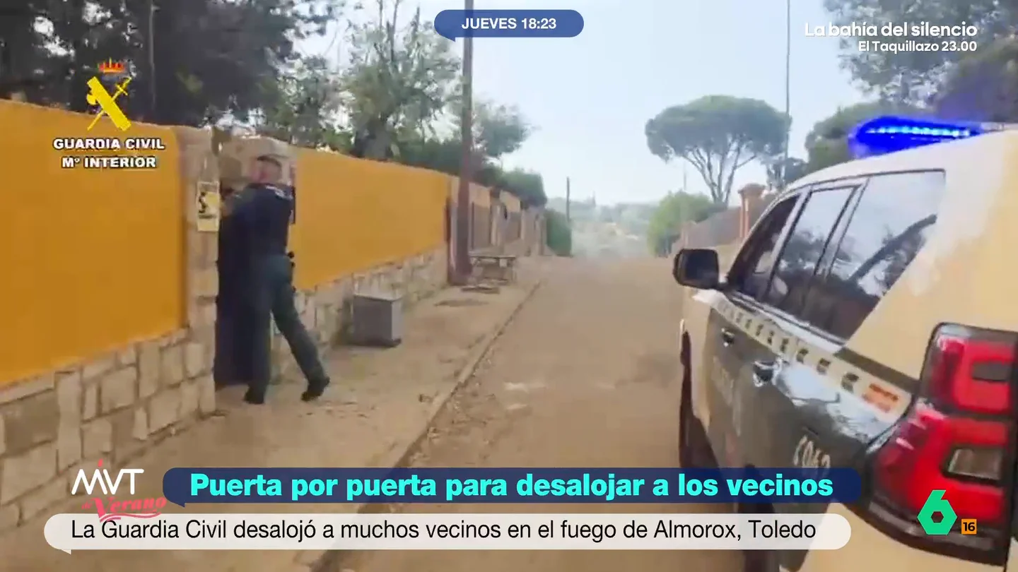 "Guardia Civil, tenemos que irnos": el angustioso desalojo puerta a puerta de los vecinos de Almorox (Toledo) por el incendio La Guardia Civil ha compartido un vídeo en el que se puede ver el trabajo a contrarreloj de los agentes para desalojar a los vecinos de la urbanización 'El encinar del Alberche', en Madrid, ante la cercanía del incendio de Almorox, Toledo.