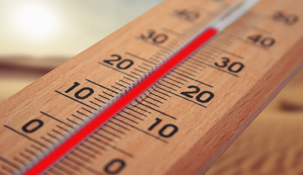 Falta de sed y fármacos habituales: los factores que agravan el impacto de las olas de calor en los mayores
