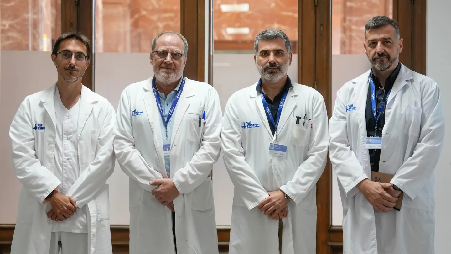 Imagen del equipo médico que ha llevado a cabo el primer trasplante en España entre dos personas con VIH. Imagen del equipo médico que ha llevado a cabo el primer trasplante en España entre dos personas con VIH.