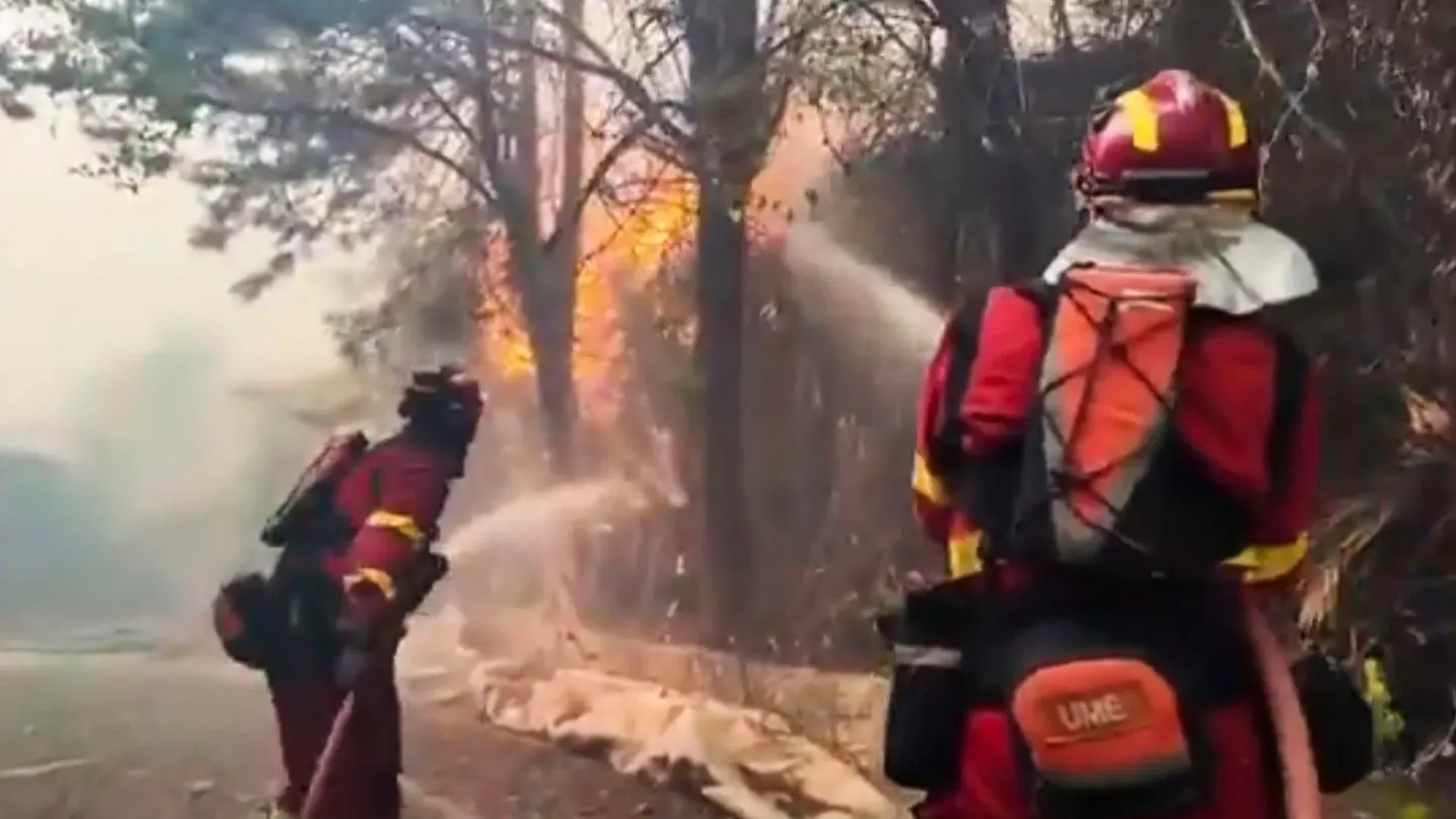 La UME trabaja para extinguir un incendio La UME trabaja para extinguir un incendio