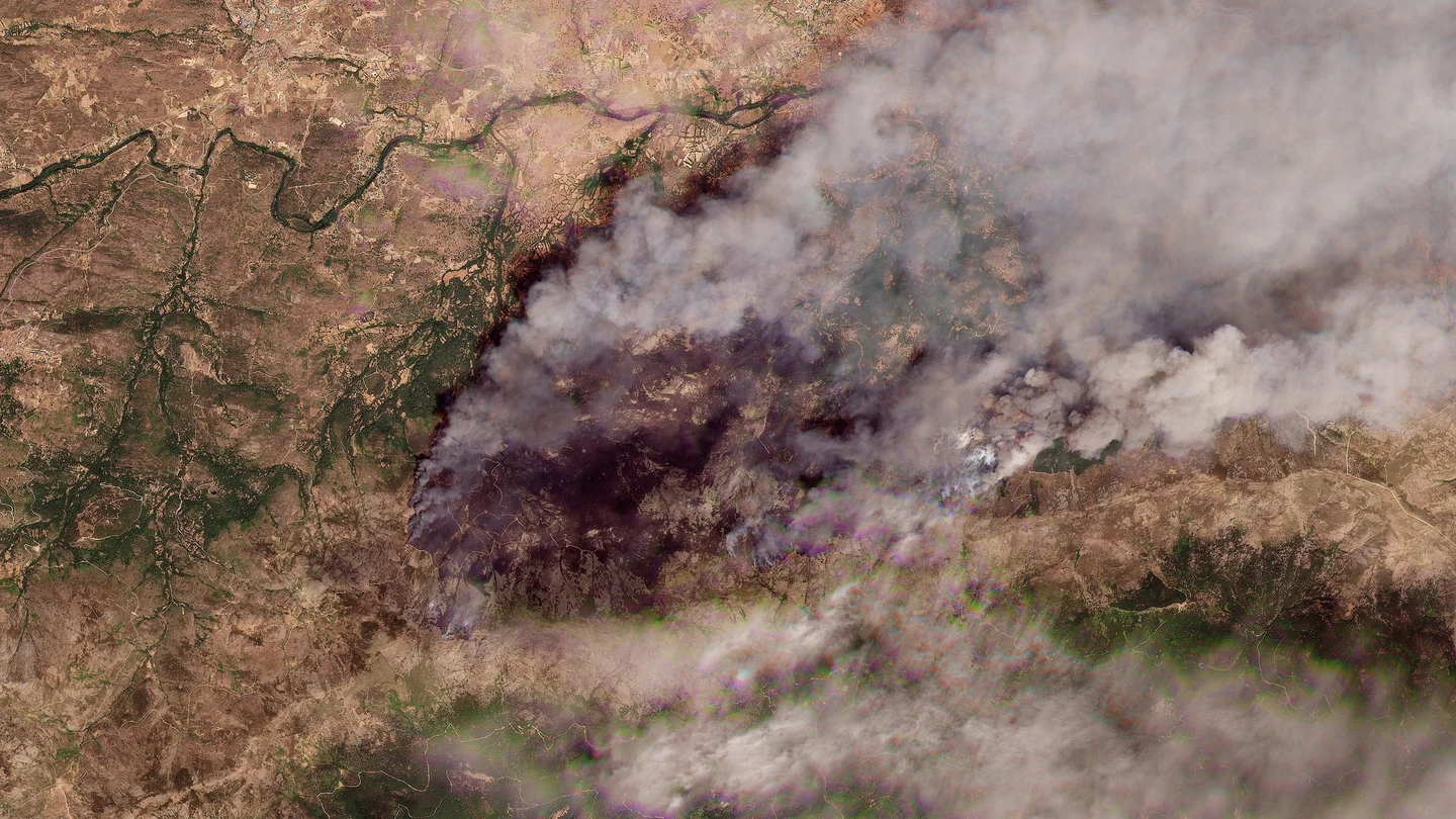 Imágenes satelitales del incendio de Burgohondo (Ávila), a la altura de Navaluenga Imágenes satelitales del incendio de Burgohondo (Ávila), a la altura de Navaluenga