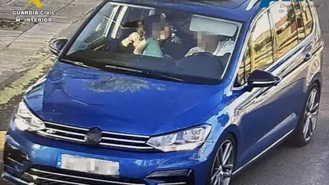 Un conductor huye de la Guardia Civil con una niña de cuatro años sin el sistema de retención infantil Un conductor huye de la Guardia Civil con una niña de cuatro años sin el sistema de retención infantil