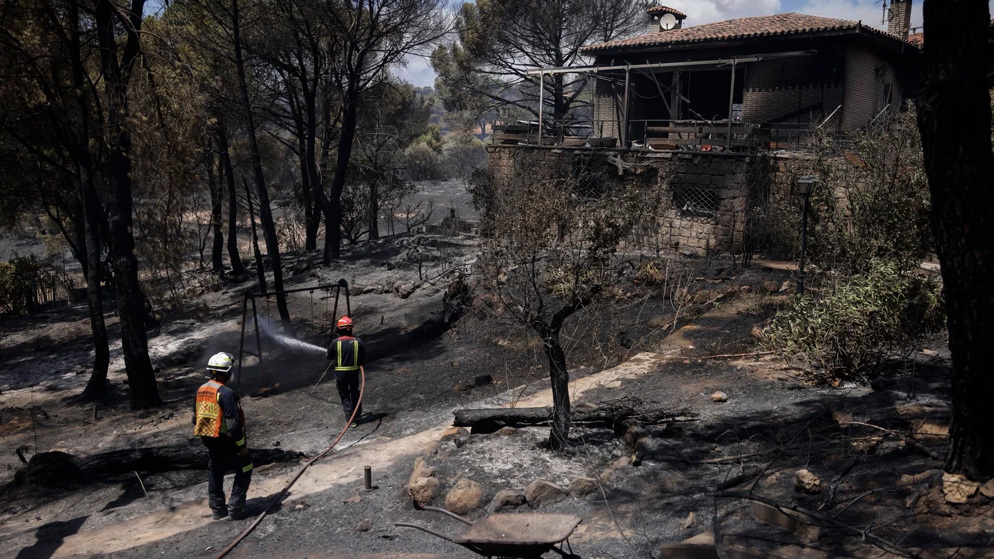 Una casa calcinada por los incendios que asolan la Comunidad de Madrid Una casa calcinada por los incendios que asolan la Comunidad de Madrid