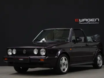 ¿Buscas un Golf de primera generación? Este ejemplar convertible es el más evolucionado de su especie y no encontrarás uno mejor conservado ¿Buscas un Golf de primera generación? Este ejemplar convertible es el más evolucionado de su especie y no encontrarás uno mejor conservado