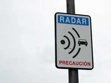 Los radares de la DGT recaudan una cifra récord de 246,8 millones de euros en 2025 Los radares de la DGT recaudan una cifra récord de 246,8 millones de euros en 2025