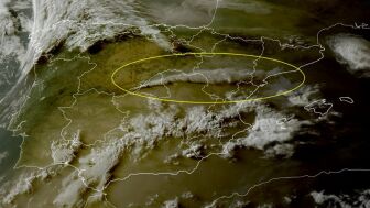La gran columna de humo de los incendios de Madrid y &Aacute;vila llega hasta el Mediterr&aacute;neo: as&iacute; se ve desde el espacio