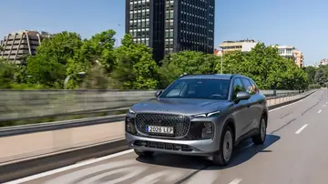 Lepas aterriza en España con su primer modelo: un SUV híbrido enchufable con más de 1.100 km de autonomía Lepas aterriza en España con su primer modelo: un SUV híbrido enchufable con más de 1.100 km de autonomía