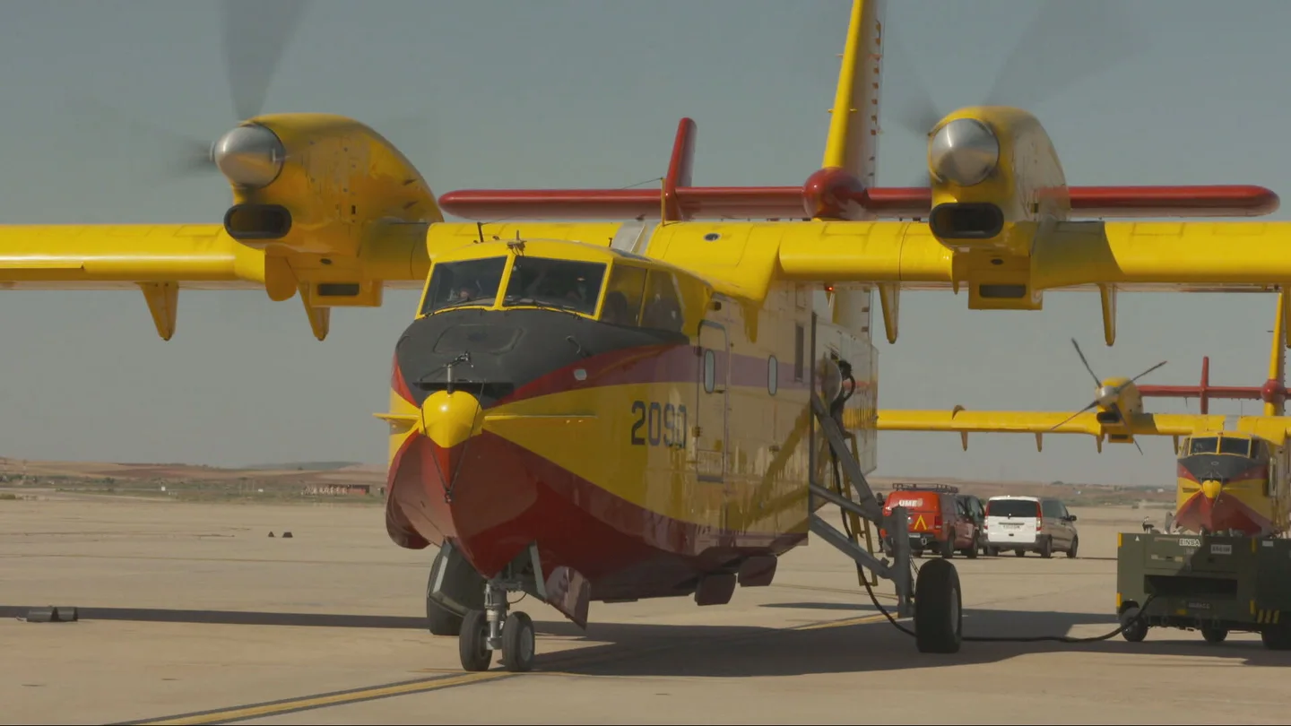 Un avión, en la lucha contra los incendios en España Un avión, en la lucha contra los incendios en España
