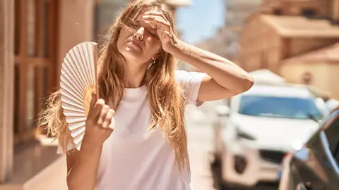 Mujer con calor Mujer con calor