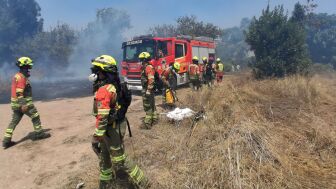 Hallan muerto a un hombre en el incendio forestal de Manises (Valencia)