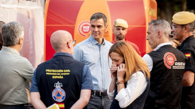 El presidente del Gobierno, Pedro S&aacute;nchez, ha visitado en la ma&ntilde;ana de este s&aacute;bado el Puesto de Mando Avanzado instalado en Cenicientos.