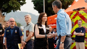 Saludo entre Ayuso y S&aacute;nchez