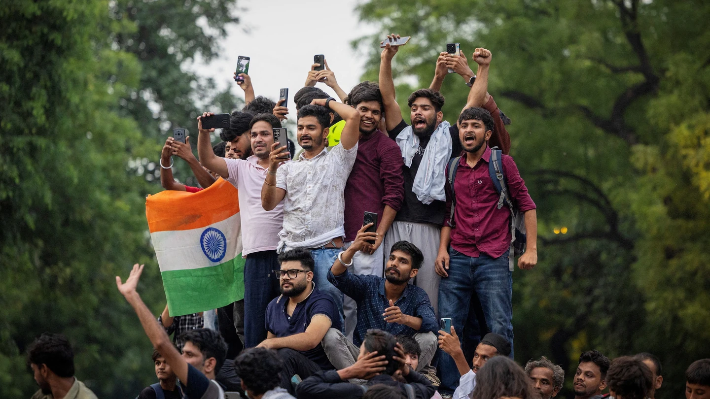 Simpatizantes del Partido Janata de la India ( CJP) celebran la dimisión del ministro de Educación, Dharmendra Pradhan Simpatizantes del Partido Janata de la India ( CJP) celebran la dimisión del ministro de Educación, Dharmendra Pradhan