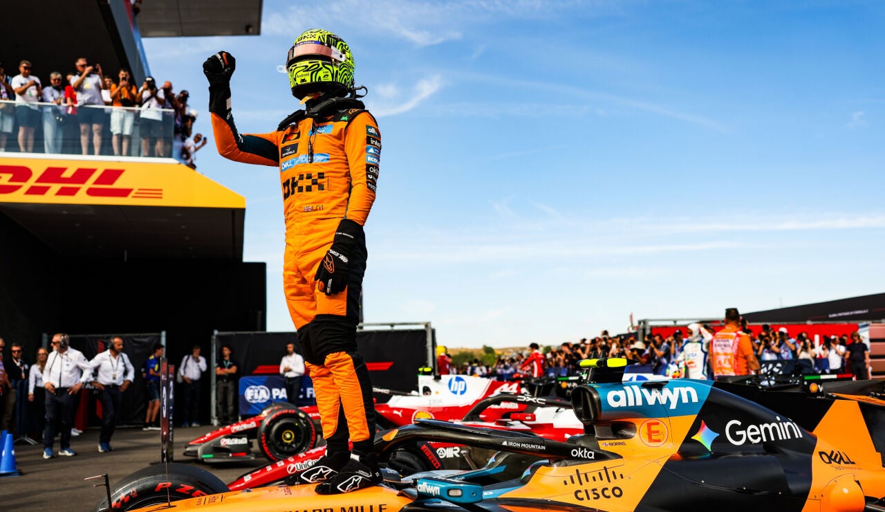 Lando Norris celebra la victoria en el Gran Premio de Hungr&iacute;a