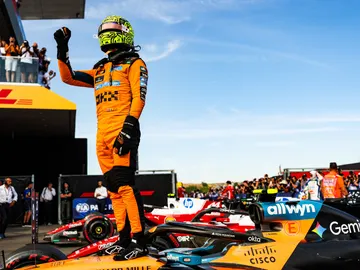 Lando Norris celebra la victoria en el Gran Premio de Hungría Lando Norris celebra la victoria en el Gran Premio de Hungría