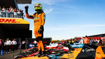 Lando Norris celebra la victoria en el Gran Premio de Hungría Lando Norris celebra la victoria en el Gran Premio de Hungría