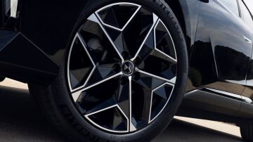 Tan barato como un Corolla Sed&aacute;n, pero con la elegancia europea y acabados premium de DS