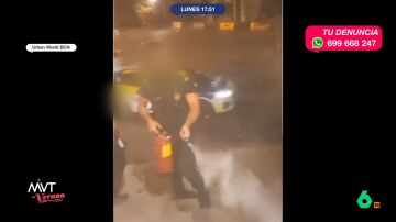 Pol&eacute;mico v&iacute;deo de una agresi&oacute;n de dos agentes de la Guardia Urbana: roc&iacute;an a dos personas con un extintor