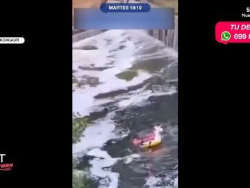 Varios j&oacute;venes vuelven a casa en flotador tras una noche de fiesta: bajaron 10 kil&oacute;metros por el r&iacute;o subidos en un unicornio
