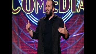 El mon&oacute;logo de Ricardo Castella sobre su experiencia en un control del aeropuerto: "Aleatorio, aleatorio... a m&iacute; tambi&eacute;n me has gustado"