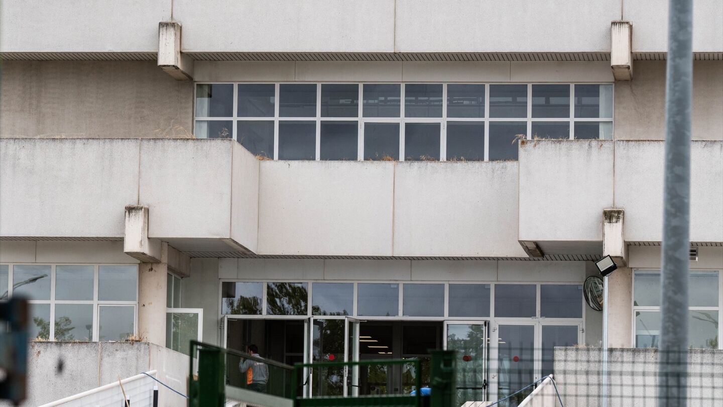 Fachada del centro habilitado para la acogida de menores extranjeros no acompa&ntilde;ados en Fuenlabrada