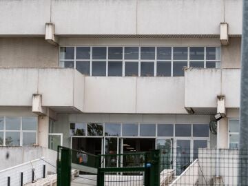 Fachada del centro habilitado para la acogida de menores extranjeros no acompa&ntilde;ados en Fuenlabrada