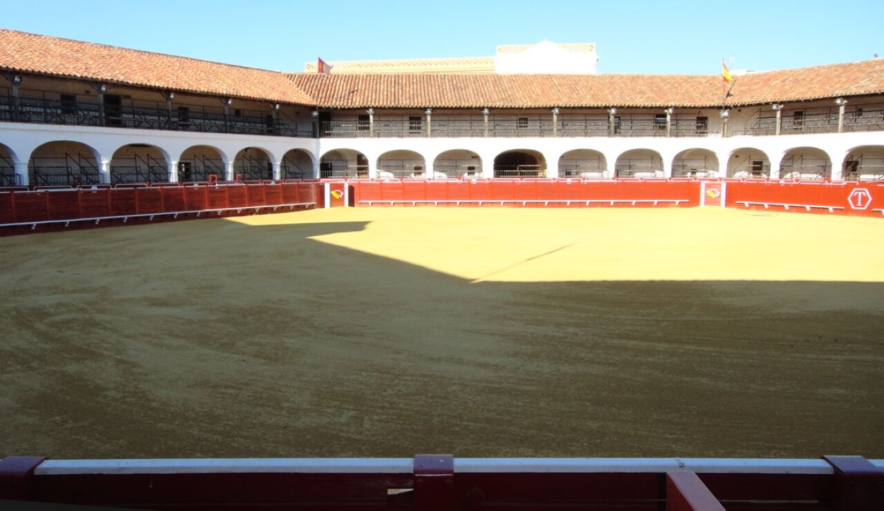 Plaza de Toros de Almad&eacute;n
