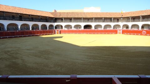 Plaza de Toros de Almad&eacute;n