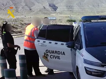 La Guardia Civil detiene a un empleado de la AP-7 por estafa en el cobro de peajes La Guardia Civil detiene a un empleado de la AP-7 por estafa en el cobro de peajes