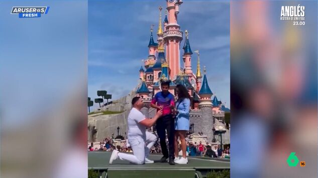 Un empleado de Disneyland arruina la petici&oacute;n de matrimonio de una pareja
