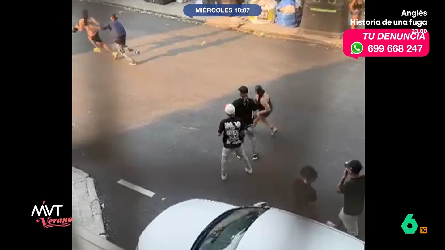 Vecinos, en pie de guerra por un after en Madrid: denuncian que el ruido y las peleas les está haciendo la vida imposible El local tiene licencia de cafetería. Su exterior está pintado por completo de negro y no tienen ningún tipo de cartel ni nombre, lo que ha llevado a sus vecinos a bautizarlo como 'el bunker'.