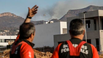 Bomberos forestales en el incendio de La Vall d'Uix&oacute; (Castell&oacute;n) desde el PMA