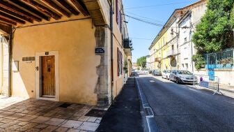 Una calle en la ciudad francesa de Orange, donde han sido hallados los cuerpos de cinco beb&eacute;s en una vivienda.