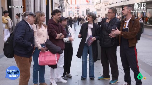Thais Villas sal&iacute;a a la calle para plantear a la gente si creen que Espa&ntilde;a debe salir de la OTAN en su secci&oacute;n de debate 'Hablando se enciende la gente'. 