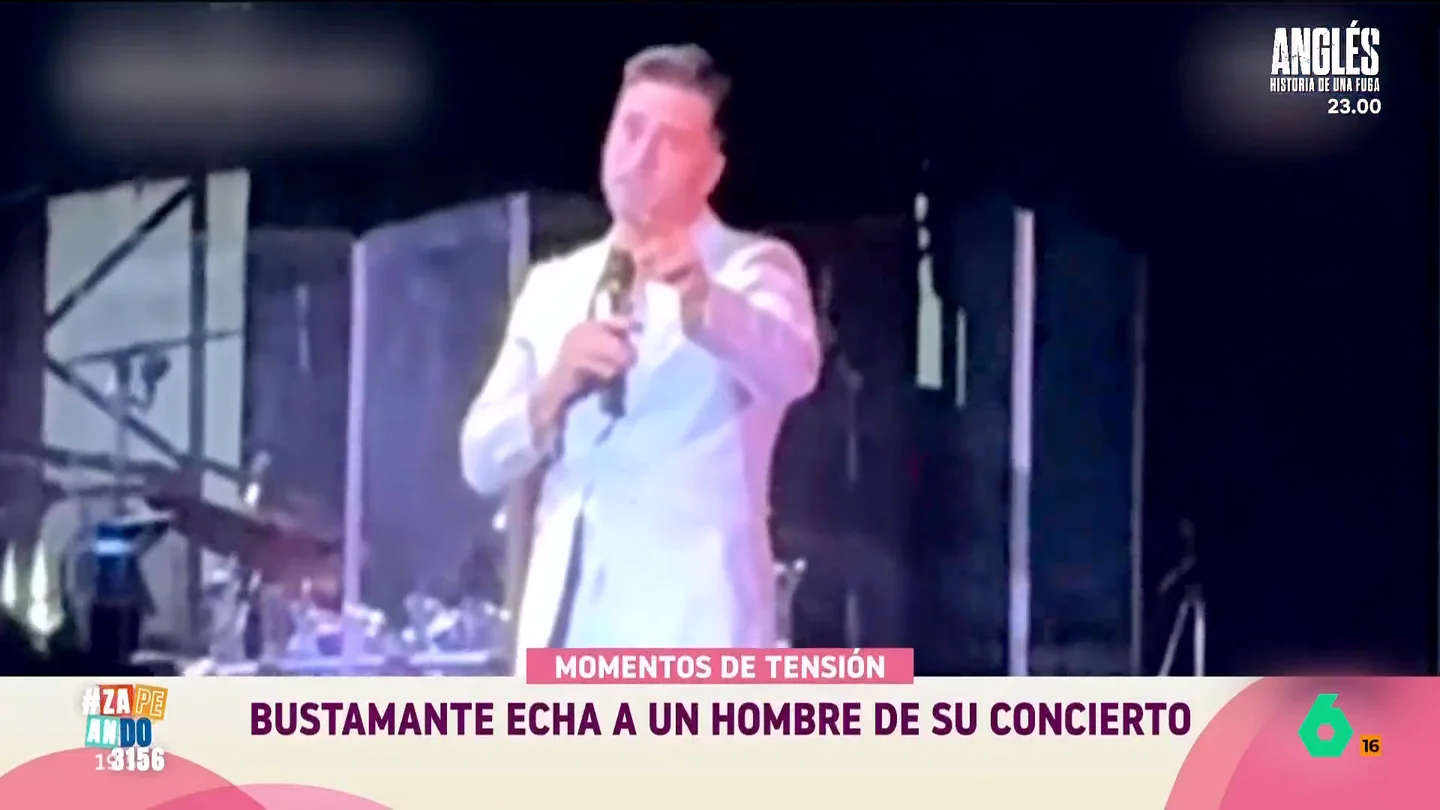 David Bustamante expulsa a un hombre de un concierto, en vídeo: "Las personas han venido a disfrutar" Un hombre en estado de embriaguez estaba molestando al resto de asistentes al evento. El artista, no duda en parar el concierto para dirigirse a él y le advierte que si no deja de molestar tendrá que marcharse.