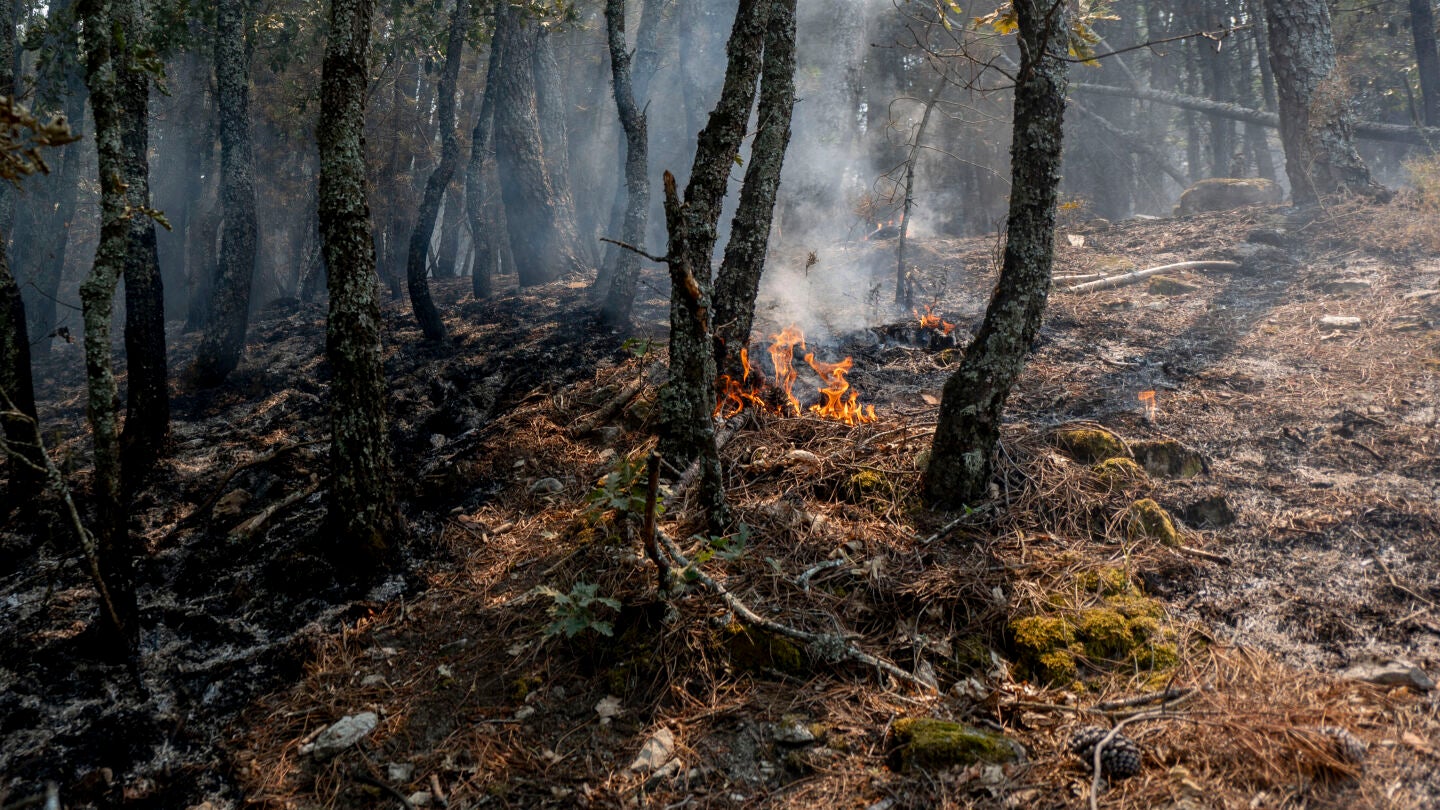 Puntos calientes tras el paso del incendio forestal, a 27 de julio de 2026, en Casillas, &Aacute;vila, Castilla y Le&oacute;n (Espa&ntilde;a)