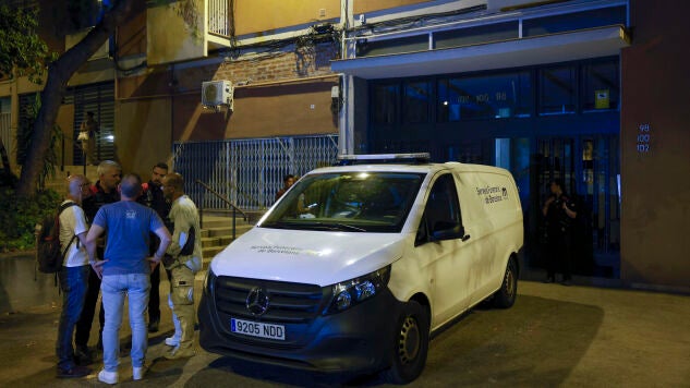 Detienen a un hombre por asesinar a pu&ntilde;aladas a su pareja en una vivienda de Barcelona
