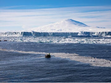 Los icebergs flotan en el mar de la Ant&aacute;rtida Occidental