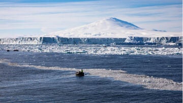 Los icebergs flotan en el mar de la Ant&aacute;rtida Occidental