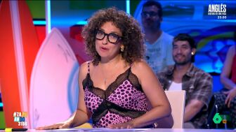 Los chicos perdieron el &uacute;ltimo autob&uacute;s para llegar hasta su pueblo y, por ese motivo, decidieron que la mejor manera para llegar era navegar por el r&iacute;o subidos en un flotador. 