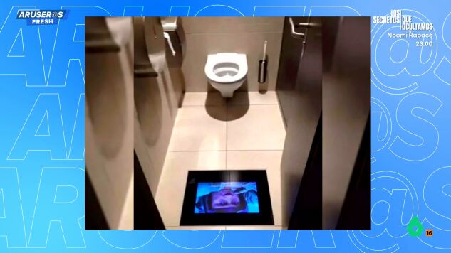 El invento definitivo para no perderte ni un minuto de la pel&iacute;cula: pantallas en los ba&ntilde;os del cine