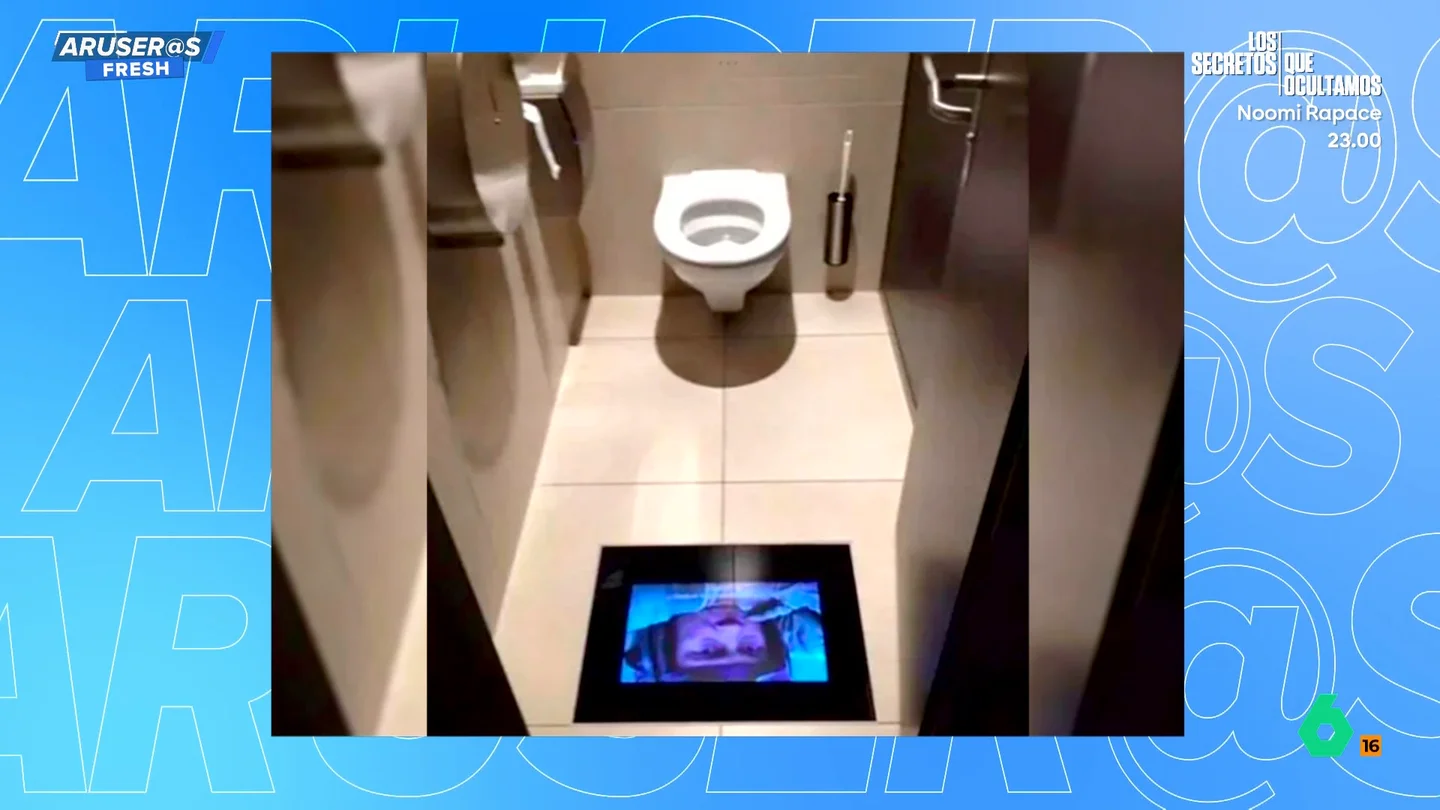 El invento definitivo para no perderte ni un minuto de la película: pantallas en los baños del cine El invento definitivo para no perderte ni un minuto de la película: pantallas en los baños del cine