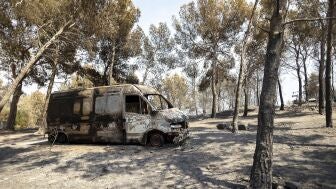 Una furgoneta calcinada en Vall d'Uix&oacute; (Castell&oacute;n)