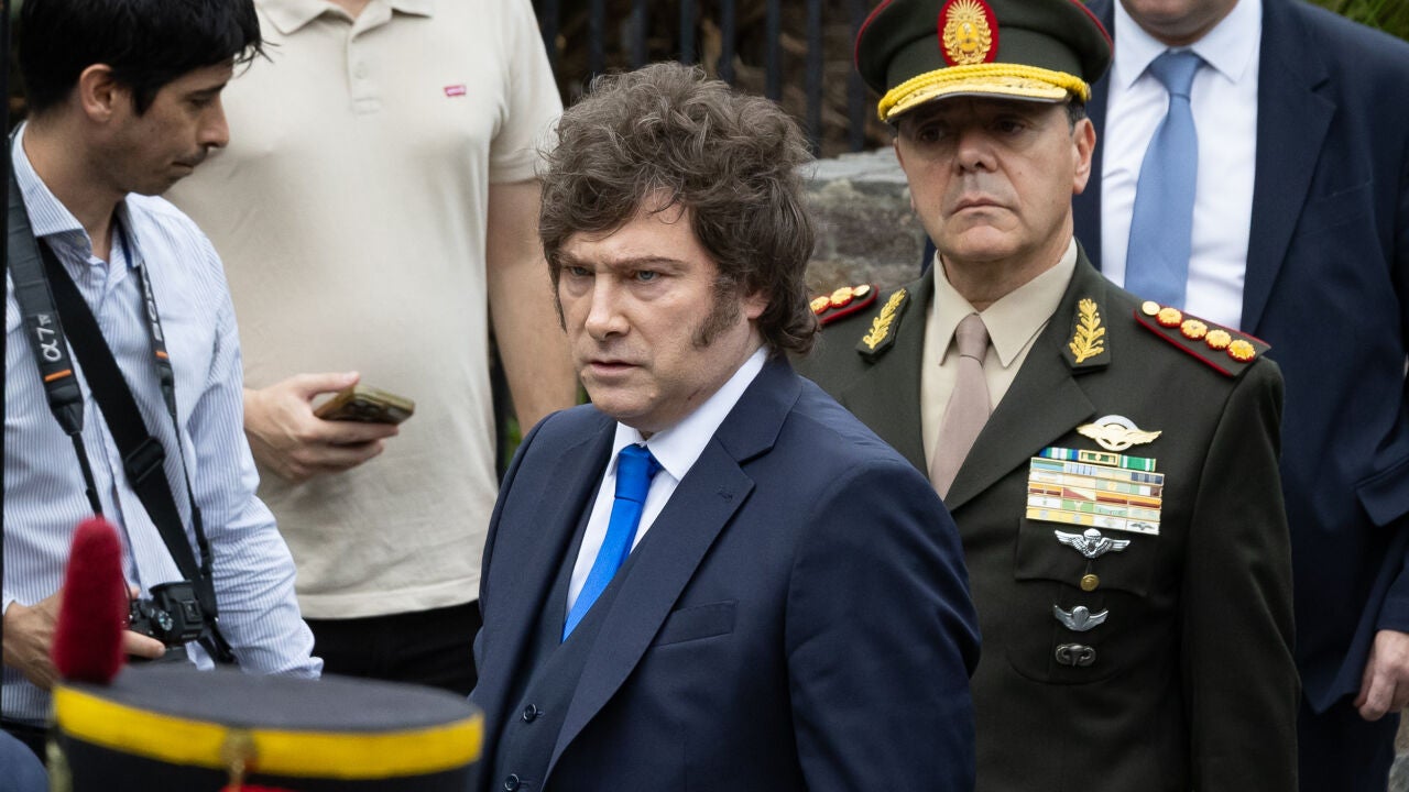 Javier Milei decreta expulsión de extranjeros que emitan mensajes de odio contra Argentina