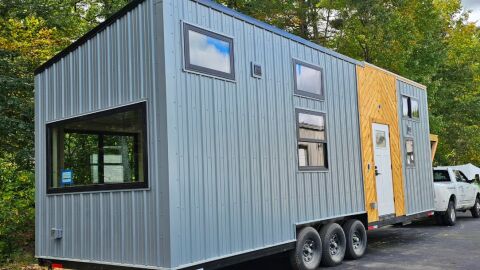 La "minicasa" sobre ruedas con espacio para cinco personas y una terraza exterior