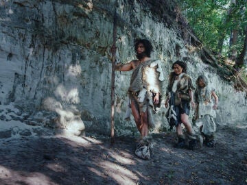Recreaci&oacute;n de tribu de Cazadores-Recolectores con ni&ntilde;os