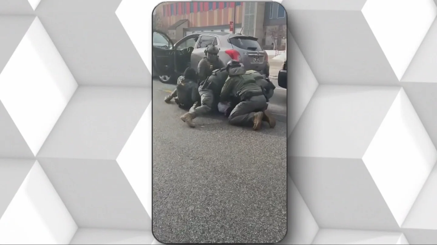 El ICE, realizando una detención El ICE, realizando una detención