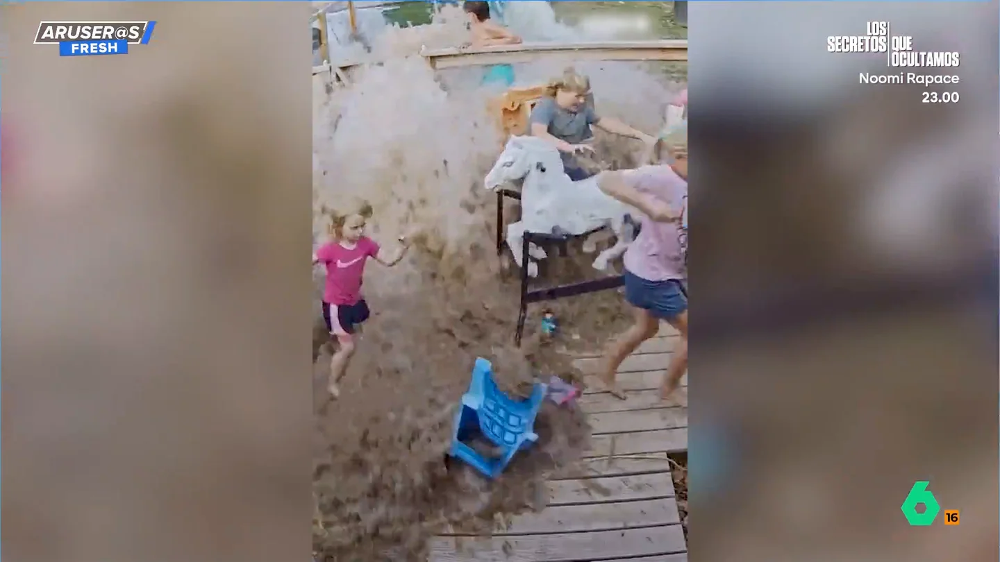 Una piscina hinchable desata el caos en un jardín familiar: "Es como 'Lo imposible' en versión doméstica" Una piscina hinchable desata el caos en un jardín familiar: "Es como 'Lo imposible' en versión doméstica"