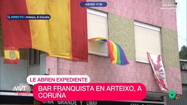 El local ha sido expedientado por la Xunta de Galicia. Esto ha provocado que el due&ntilde;o decida retirar un cartel en el que se pod&iacute;a leer "abstenerse rojos" y, adem&aacute;s, ha colocado la bandera arco&iacute;ris en su fachada. 